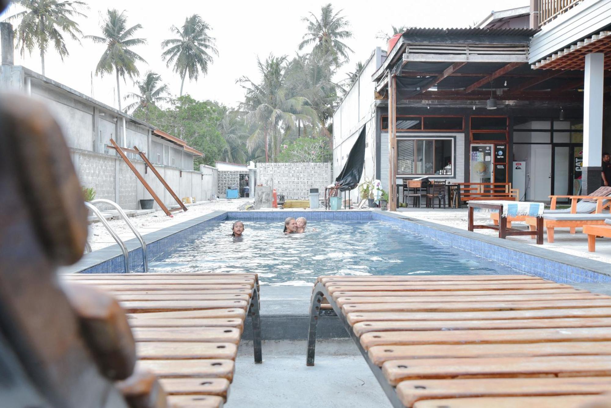 Oseda Nias Surf House Hotel Hilibotodane Exterior foto