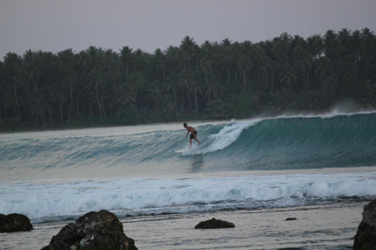 Oseda Nias Surf House Hotel Hilibotodane Exterior foto