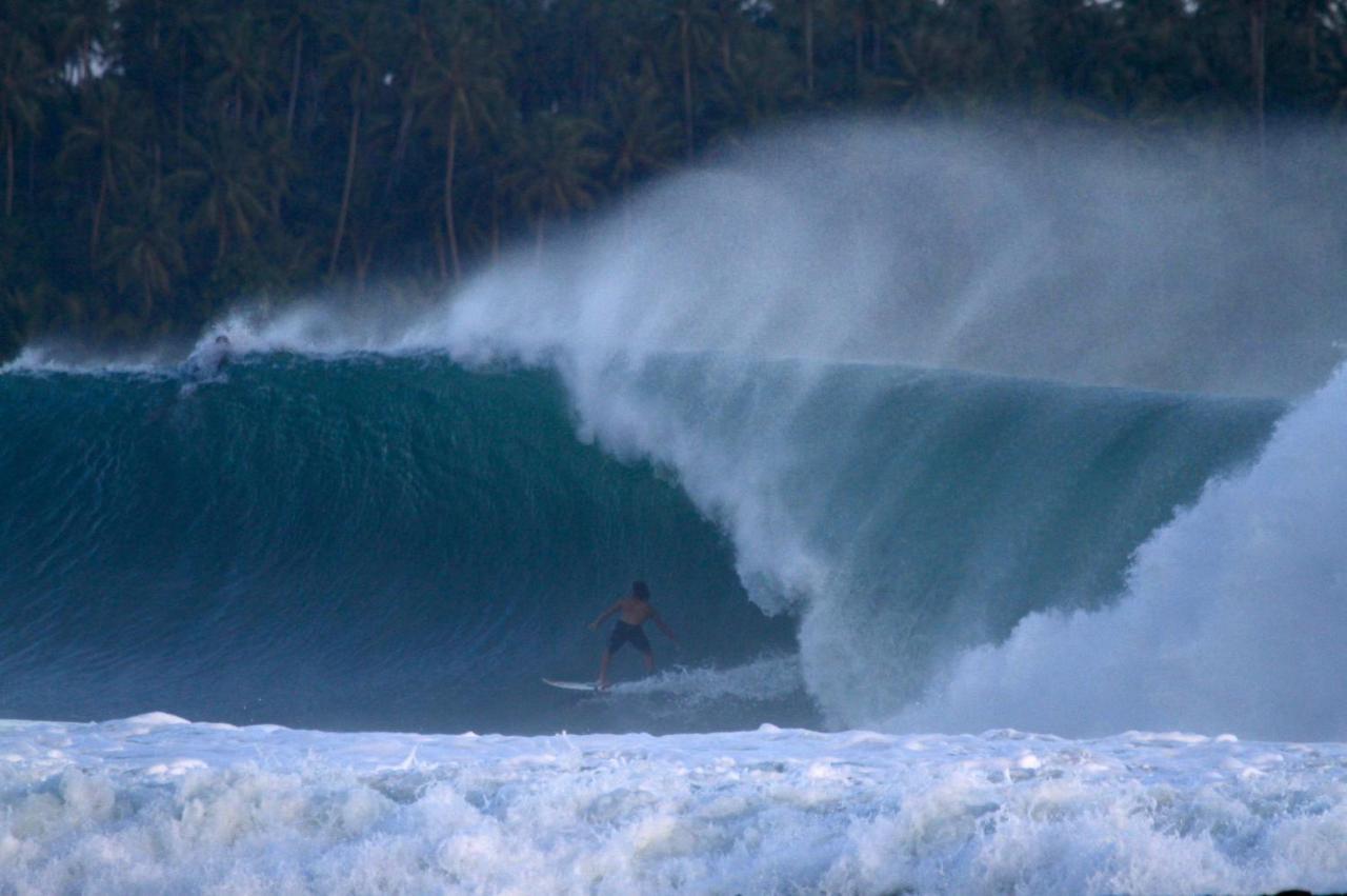 Oseda Nias Surf House Hotel Hilibotodane Exterior foto